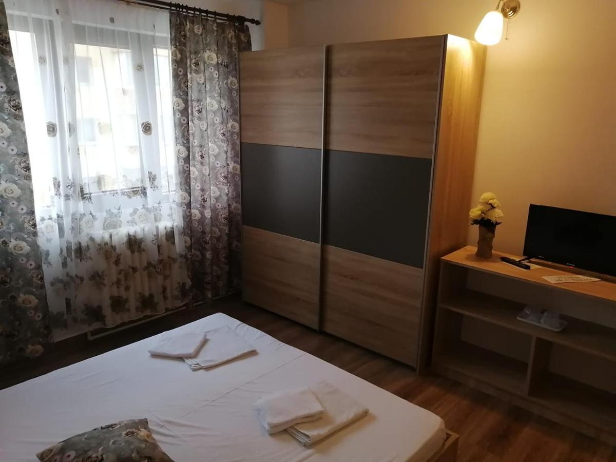 Hotel Dacor Orastie Bagian luar foto