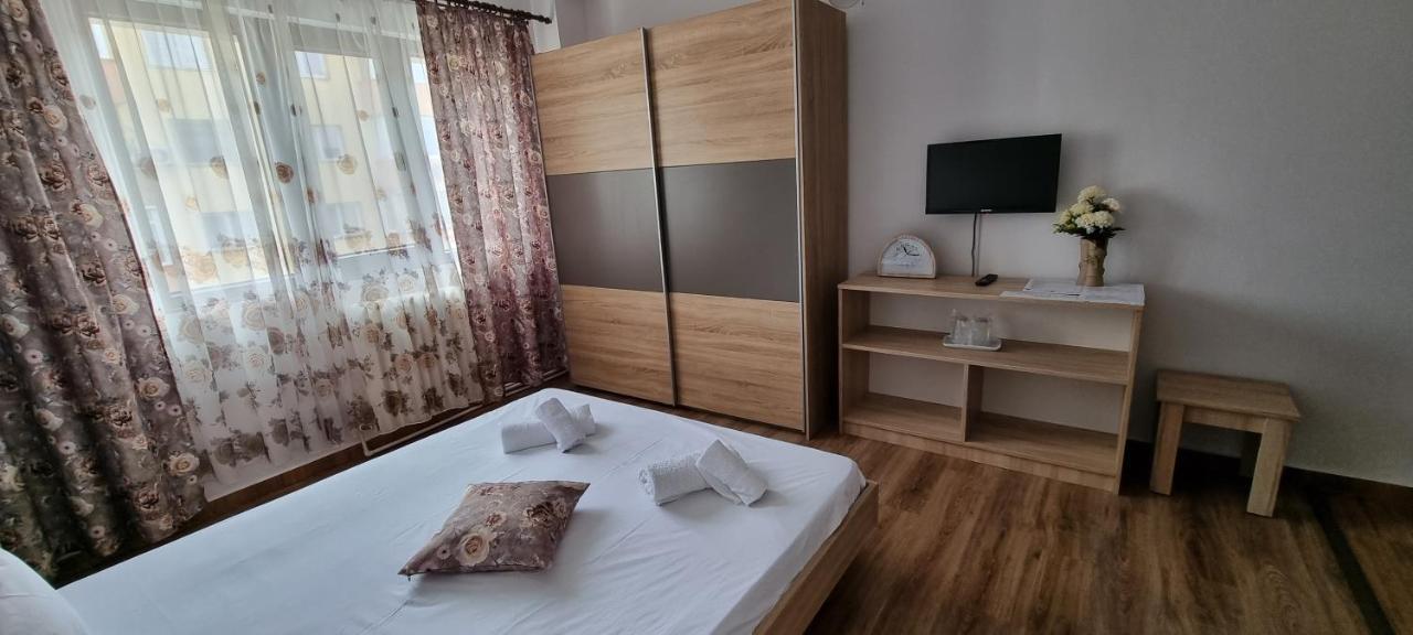 Hotel Dacor Orastie Bagian luar foto