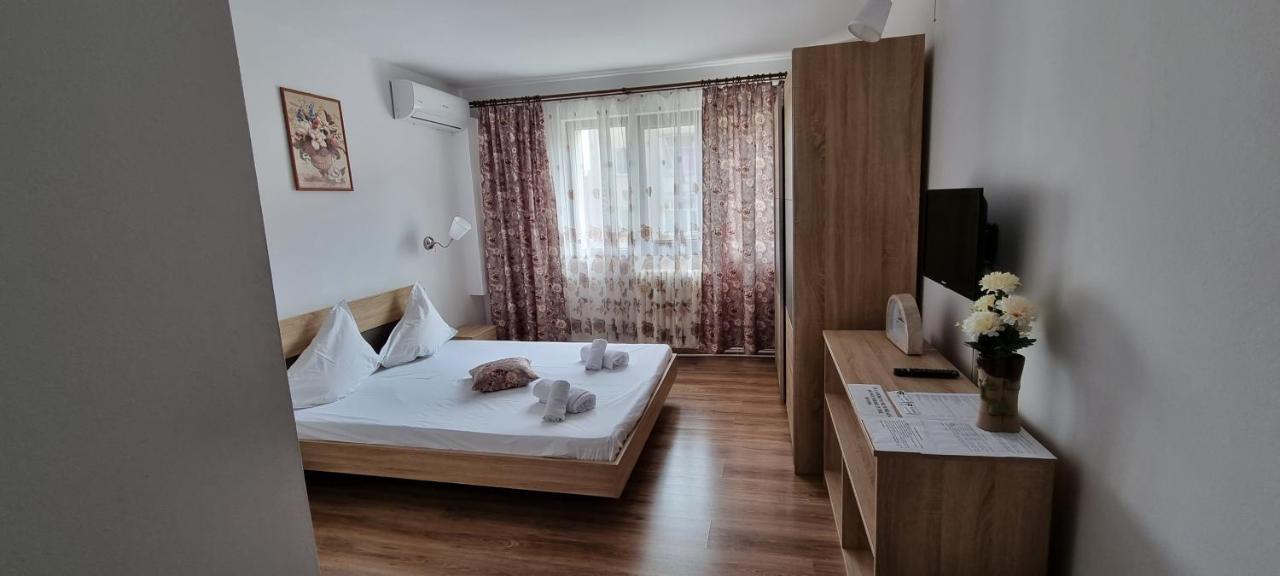 Hotel Dacor Orastie Bagian luar foto