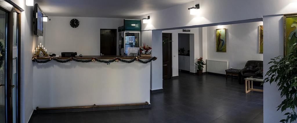 Hotel Dacor Orastie Bagian luar foto