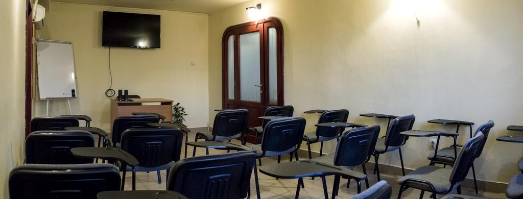 Hotel Dacor Orastie Bagian luar foto