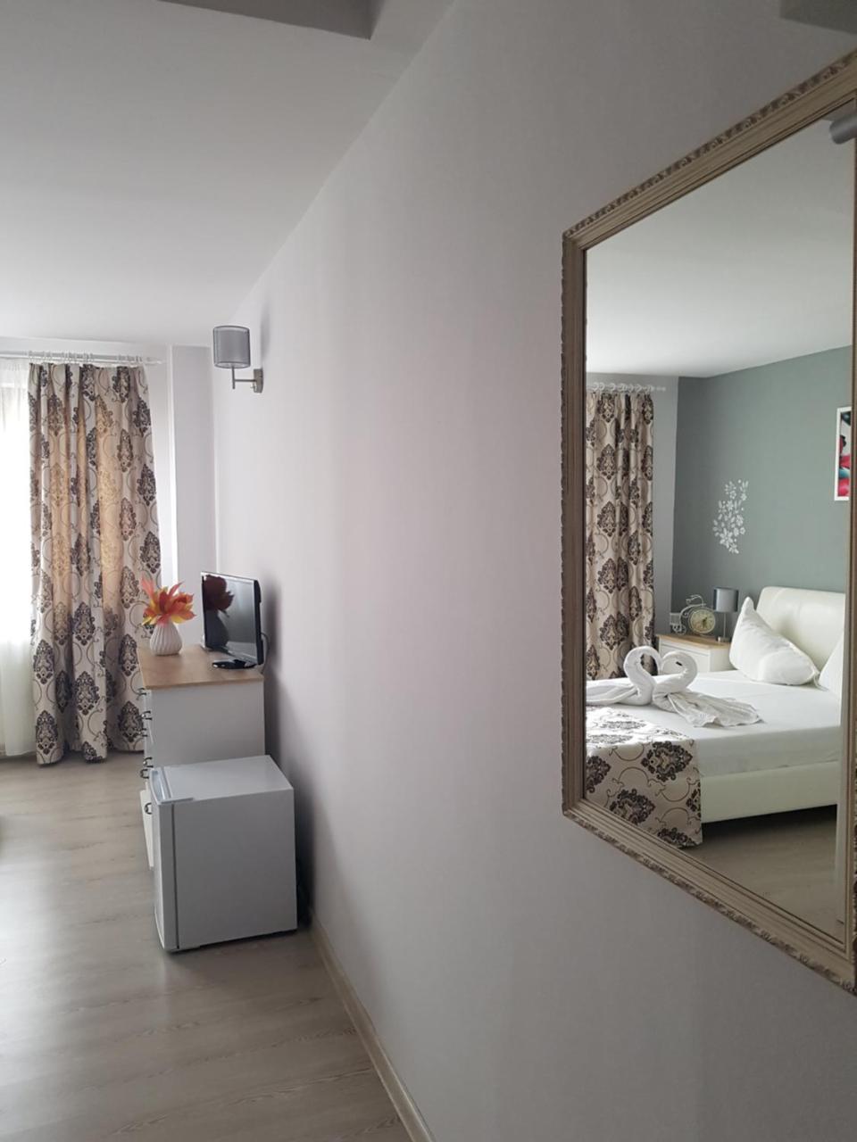 Hotel Dacor Orastie Bagian luar foto