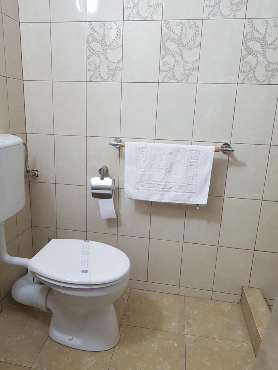 Hotel Dacor Orastie Bagian luar foto